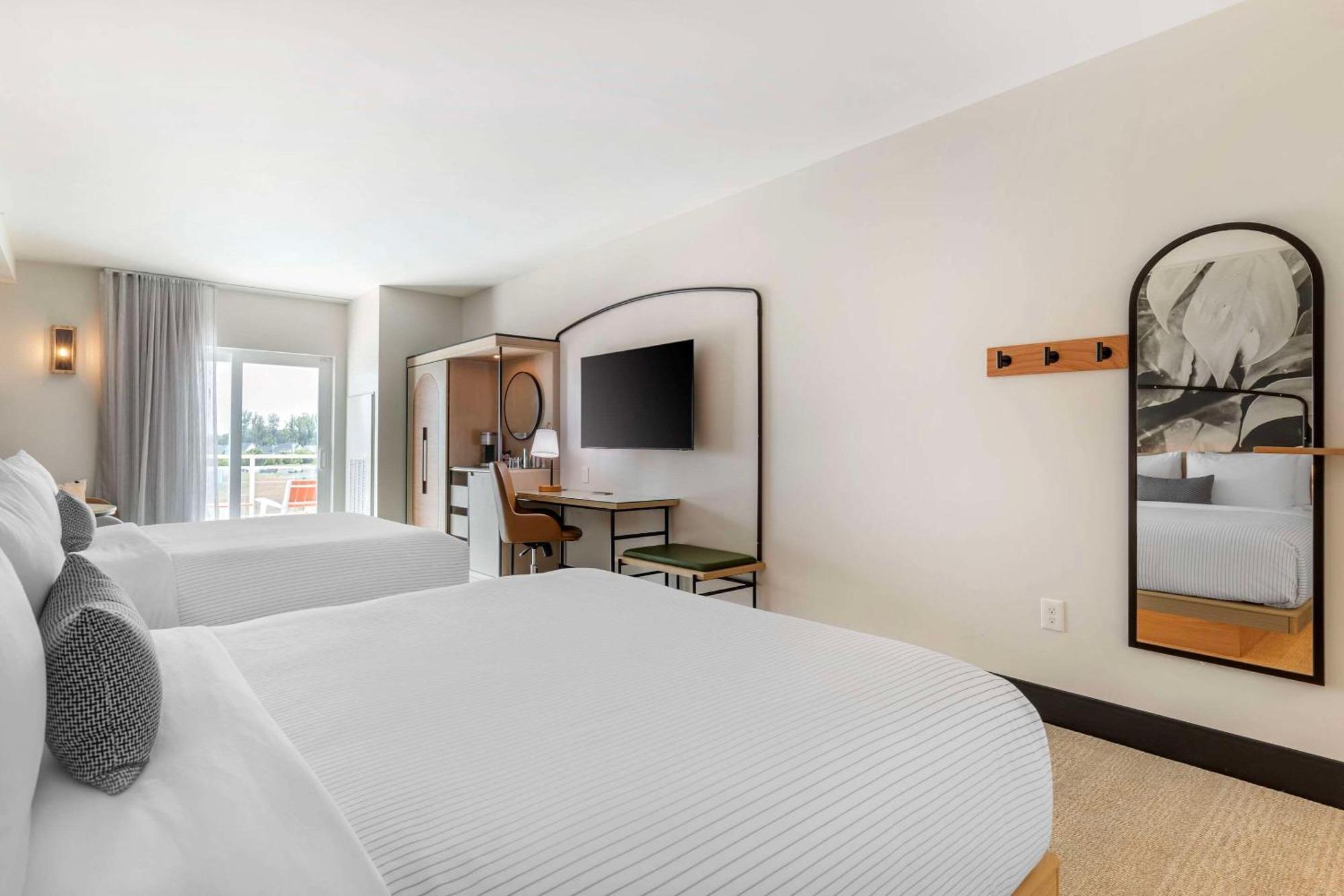 Cambria Hotel Рехобът Бийч Екстериор снимка
