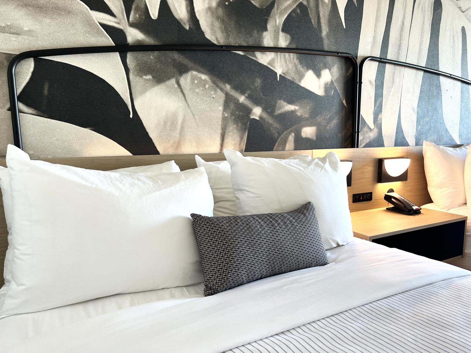 Cambria Hotel Рехобът Бийч Екстериор снимка